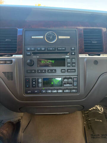 2007 Lincoln Town Car Signature Limited