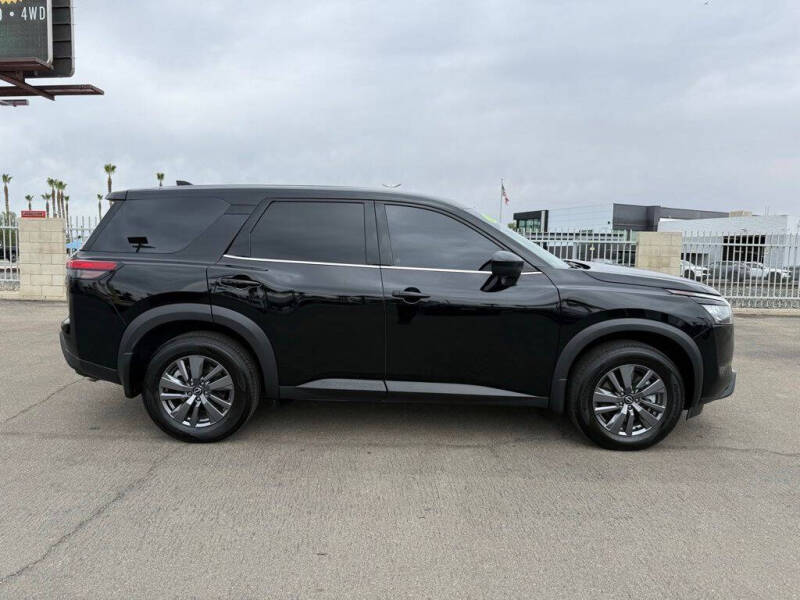 2025 Nissan Pathfinder S