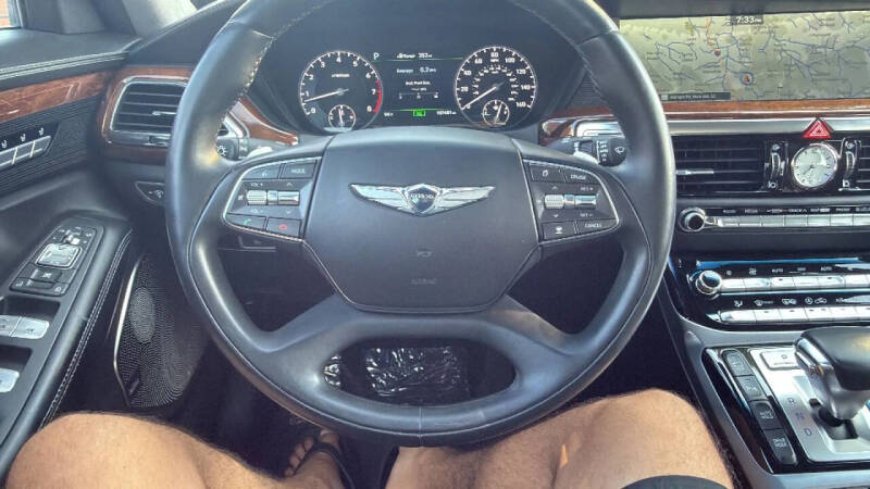 2017 Genesis G90