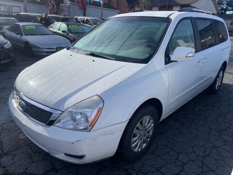 2011 Kia Sedona for sale at American Dream Motors in Everett WA