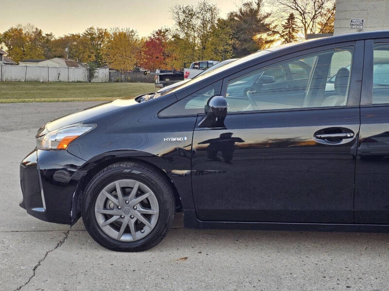 2017 Toyota Prius v Three