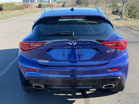 2017 Infiniti QX30 Premium