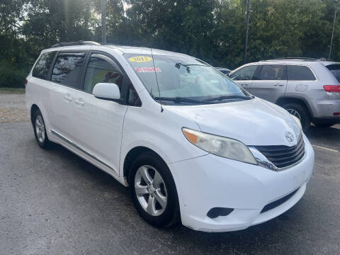 2012 Toyota Sienna LE 7-Passenger Auto Access Seat