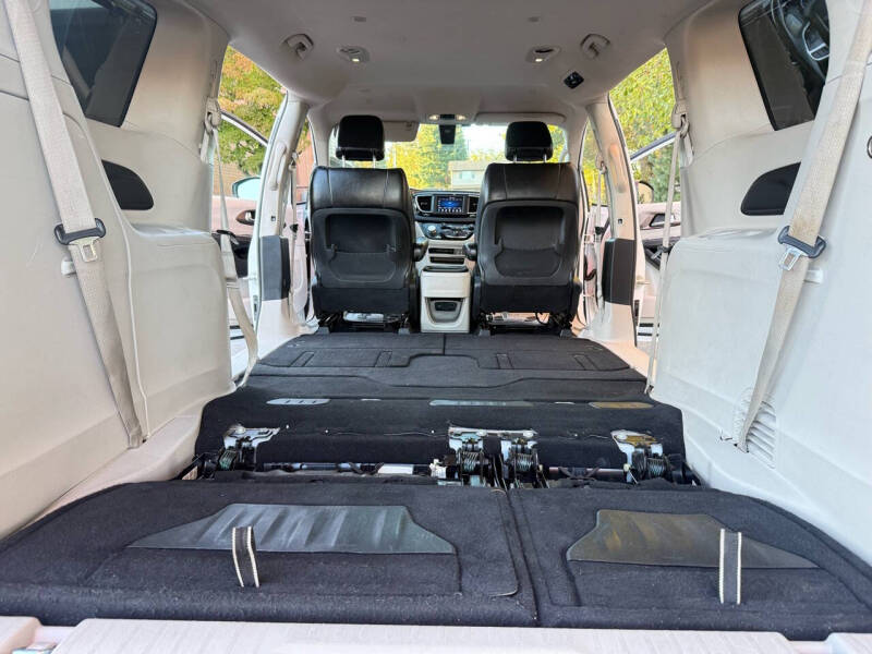 2020 Chrysler Voyager LXi