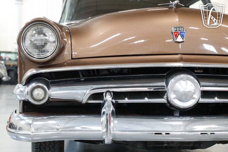 1954 Ford Crestline