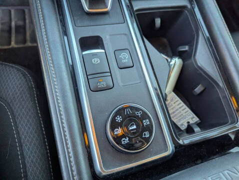 2023 Nissan Pathfinder SV