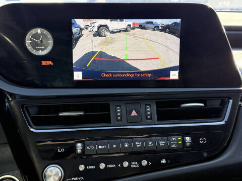 2024 Lexus ES 300h F SPORT Design