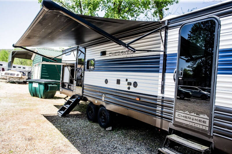 2022 CHEROKEE FOREST RIVER