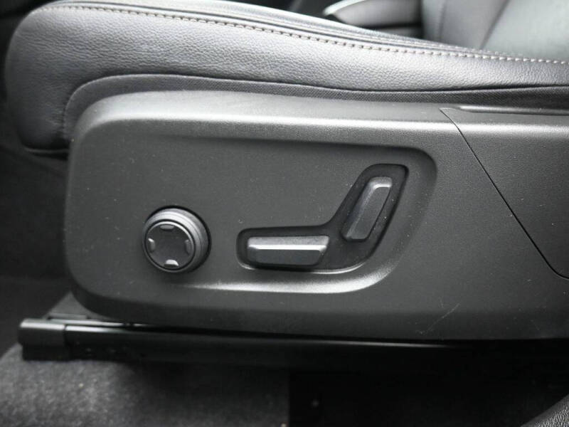 2021 Volvo XC40 T5 Momentum