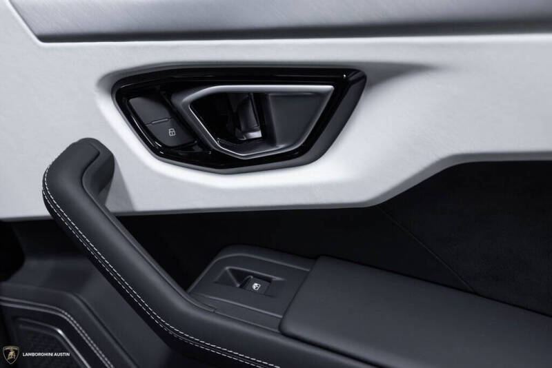 2023 Lamborghini Urus S