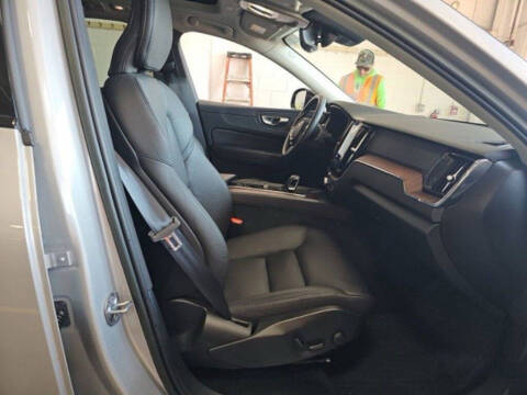 2023 Volvo XC60 B5 Plus Dark Theme