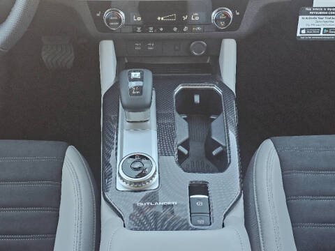 2025 Mitsubishi Outlander SE