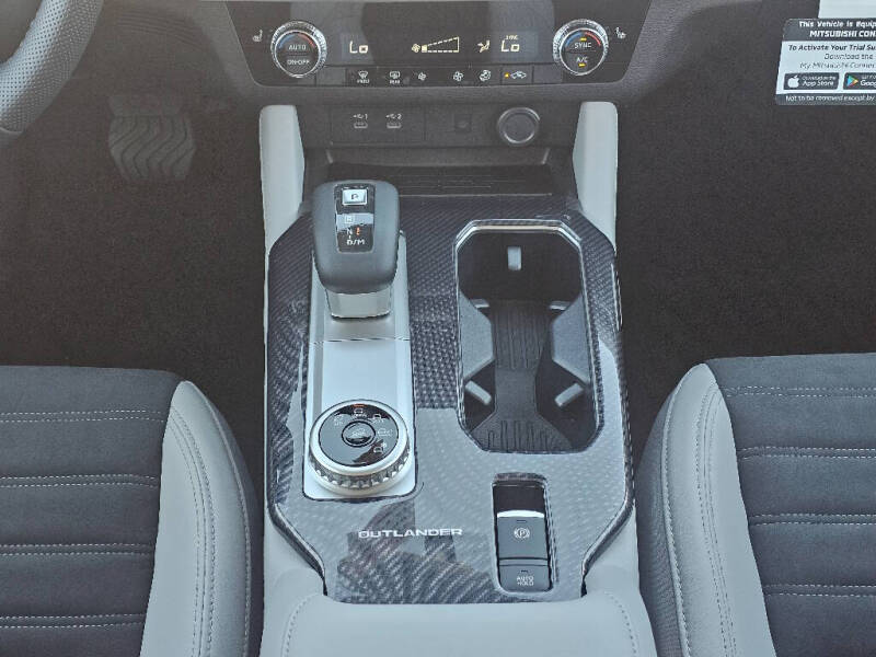 2025 Mitsubishi Outlander SE