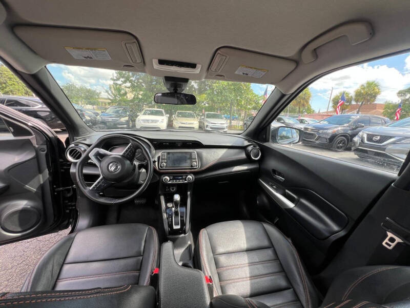 2020 Nissan Kicks SR