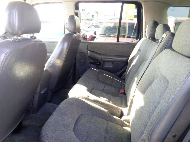 2004 Ford Explorer XLS