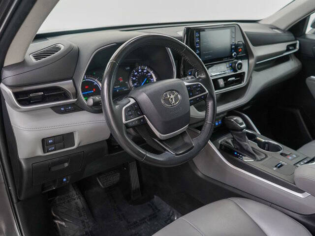 2022 Toyota Highlander Hybrid XLE