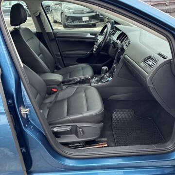 2019 Volkswagen Golf SE