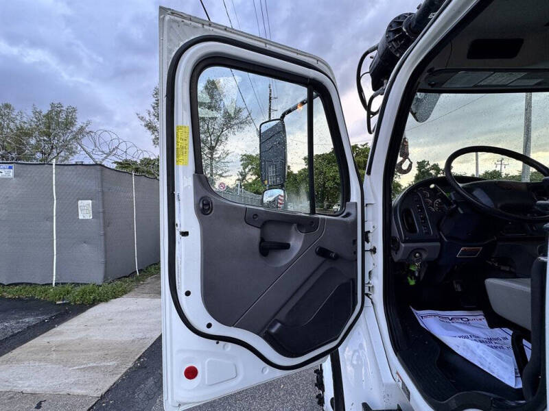 2019 Freightliner M2 106