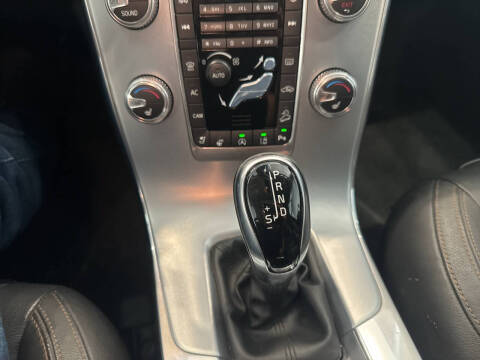 2018 Volvo V60 Cross Country T5 Platinum