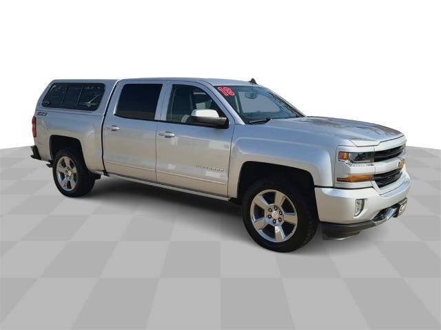 Used 2018 Chevrolet Silverado 1500 LT Z71 with VIN 3GCUKREC5JG605549 for sale in Waterloo, IA