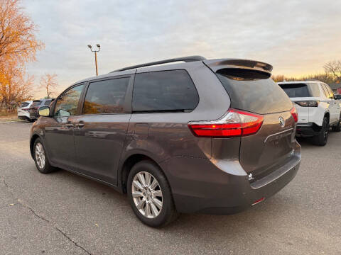 2017 Toyota Sienna XLE Premium 7-Passenger