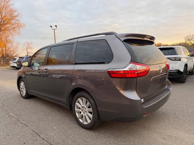 2017 Toyota Sienna XLE Premium 7-Passenger