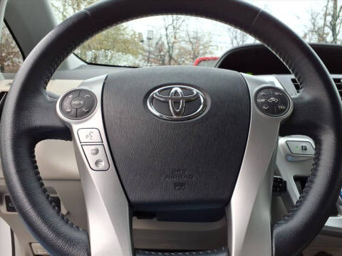 2013 Toyota Prius v Five