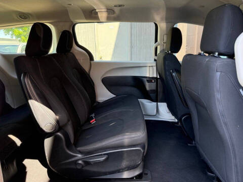 2021 Chrysler Voyager L