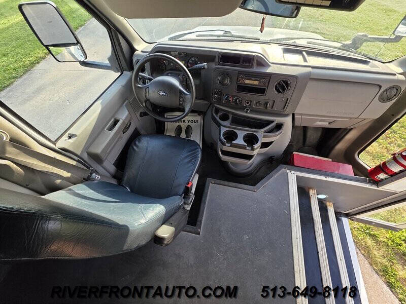 2017 Ford E-Series E-450 SD