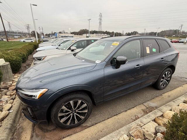 2025 Volvo XC60 B5 Plus Dark Theme