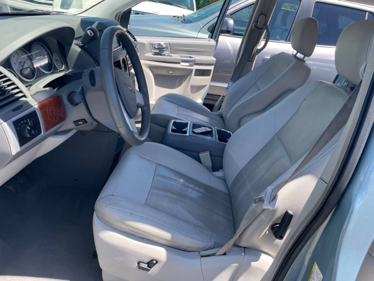 2008 Chrysler Town and Country for sale at Paradise Coach in Newberg, OR