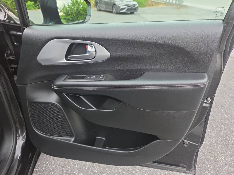 2022 Chrysler Pacifica Touring L