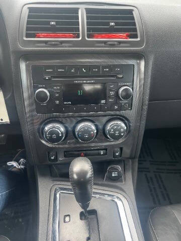 2014 Dodge Challenger SXT Plus