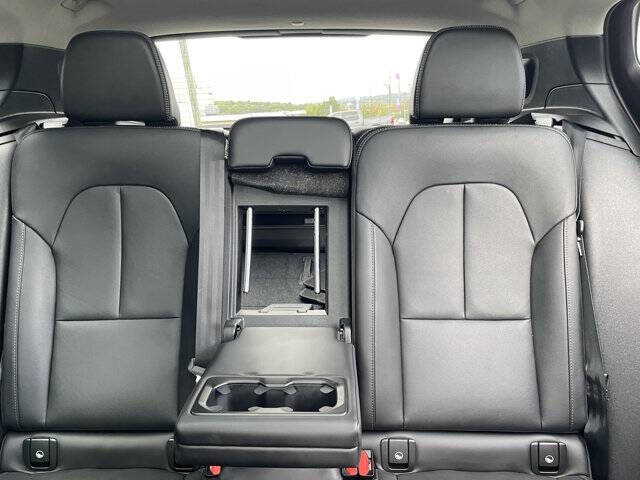 2025 Volvo XC40 B5 Plus Bright Theme