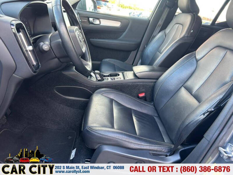 2019 Volvo XC40 T5 Momentum