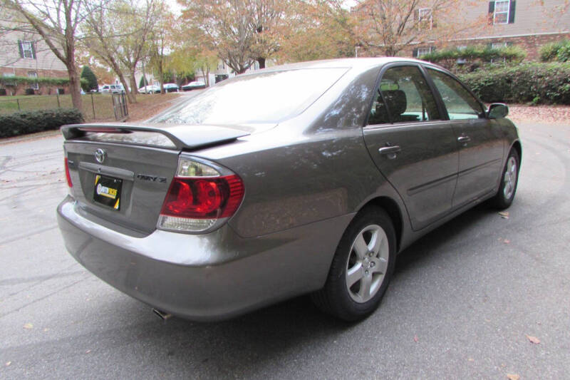 2005 Toyota Camry SE photo 6