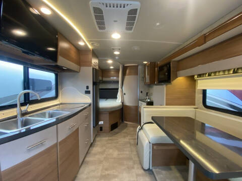 2016 Winnebago Navion 24J