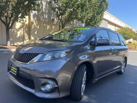 2012 Toyota Sienna SE 8-Passenger