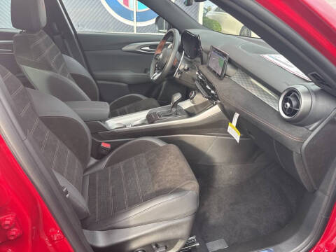 2025 Alfa Romeo Tonale Hybrid Intensa