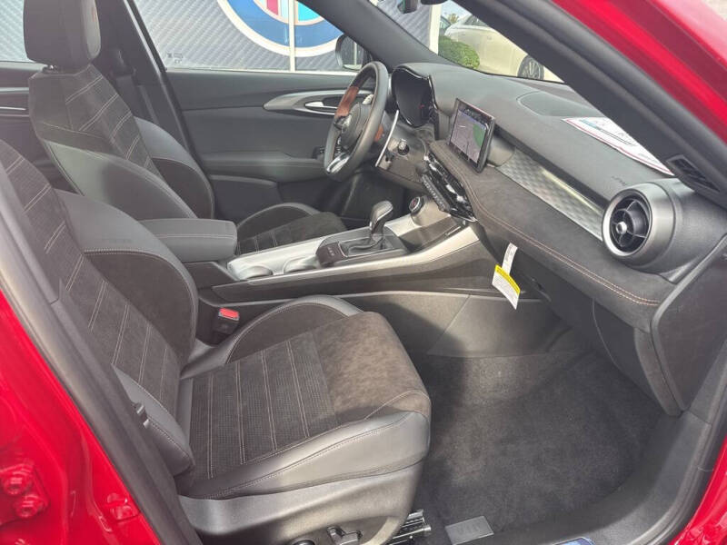 2025 Alfa Romeo Tonale Hybrid Intensa