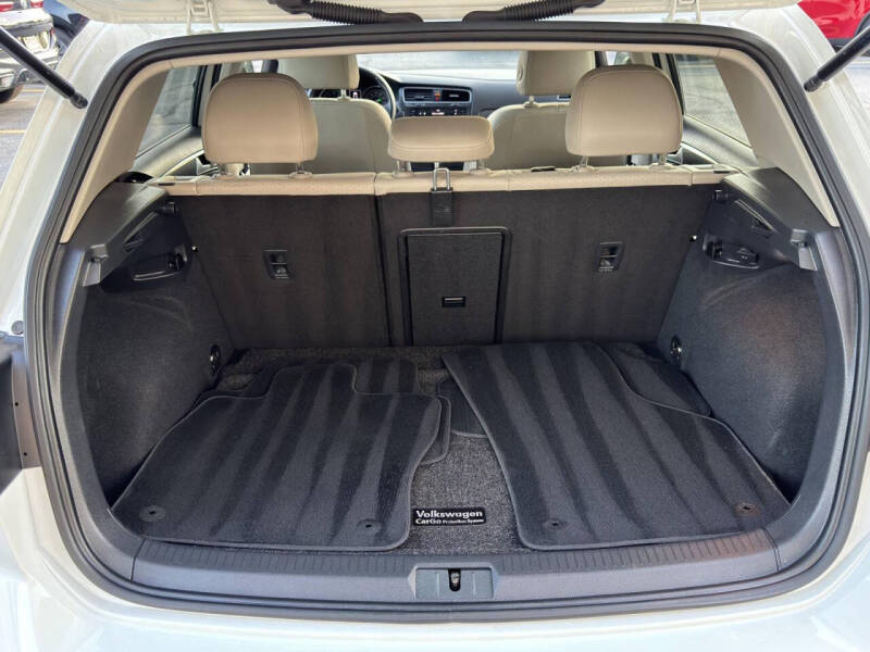 2019 Volkswagen Golf SE
