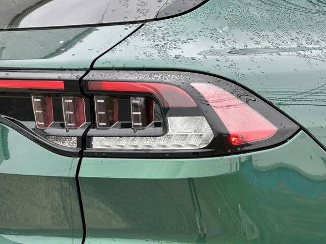 2025 VinFast VF8 Plus