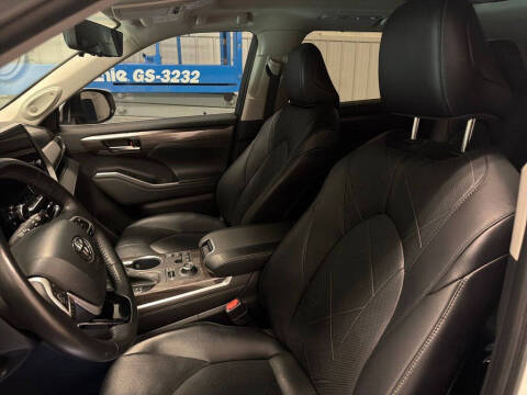 2023 Toyota Highlander Platinum