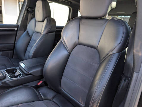 2017 Porsche Cayenne Platinum Edition