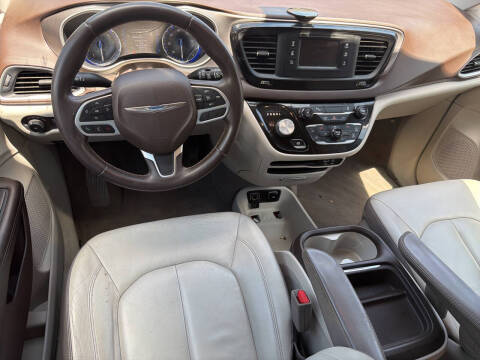 2017 Chrysler Pacifica Touring-L