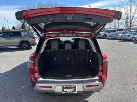 2022 Nissan Pathfinder SL