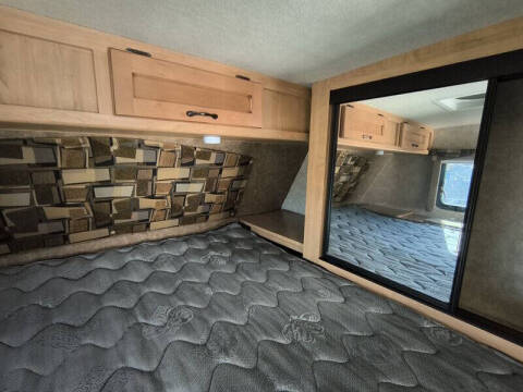 2015 Adventurer 86SBS