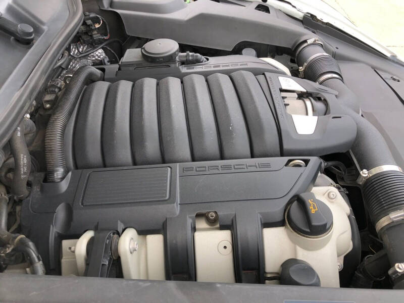 2013 Porsche Cayenne GTS