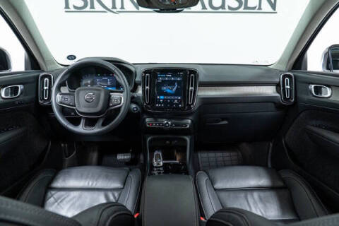 2023 Volvo XC40 B5 Plus Bright Theme