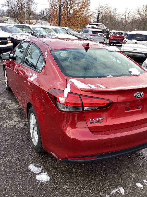 2017 Kia Forte S photo 6